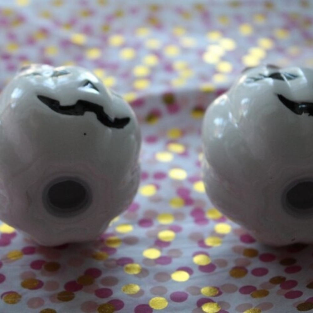 Cottage Core Pink Bows Pumpkin Salt and Pepper Shakers - Picture 3 of 3